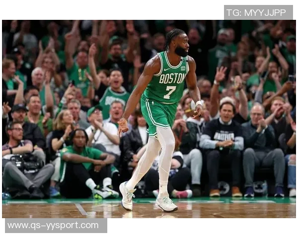 布朗怒斥裁判组失误致球队失利赛后发声引发热议 布朗怒斥裁判组失误致球队失利赛后发声引发热议