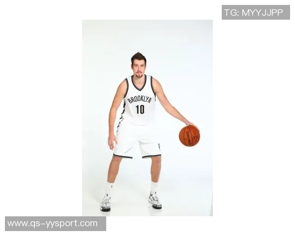 篮网主帅赞萨拉夫突破与组织能力强调其未来仍有提升潜力