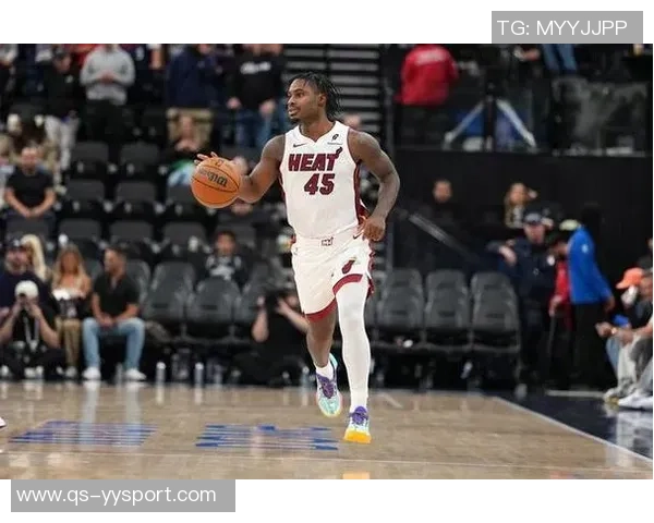 戴维恩米切尔称赞阿德巴约团队凝聚力强调球队团结精神