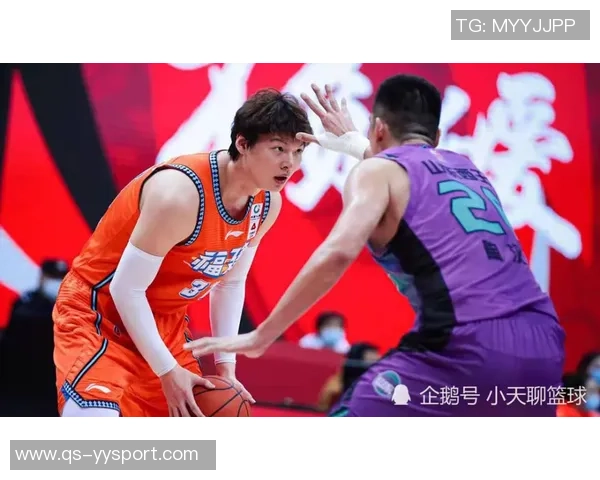 杨瀚森惊叹训练营球队防守如花般伸缩自如的精彩表现