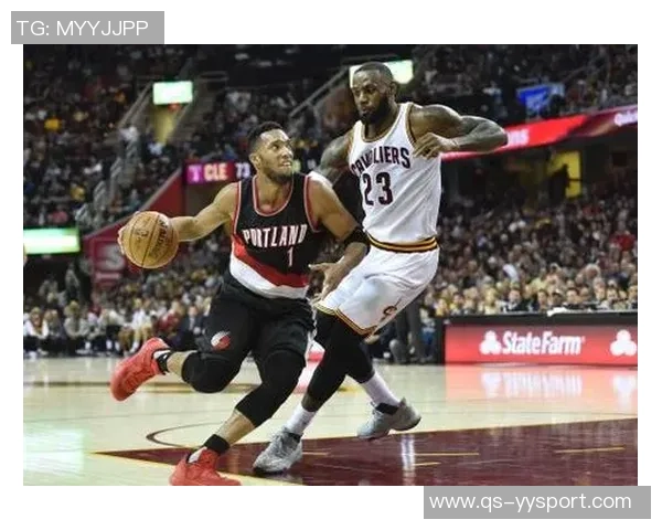 开拓者官方分享凯勒布乐福离开球馆时携篮球的温馨瞬间