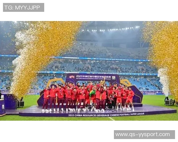 海港外援庆祝中超三连冠激情舞动更衣室尽显喜悦气氛