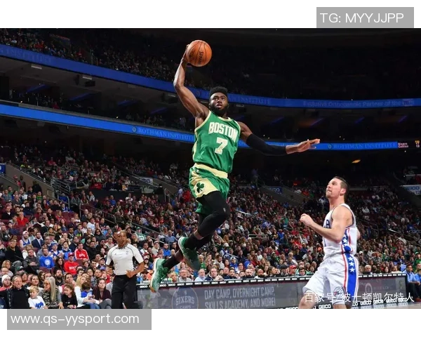 杰伦布朗弧顶三分精准回应个人得分已突破30分展现强大实力